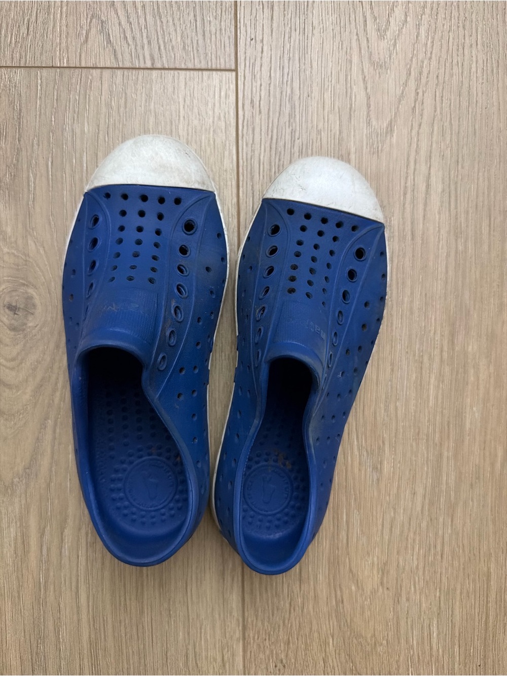 Native Jefferson Kids Slip-On Shoes in Blue and White c12